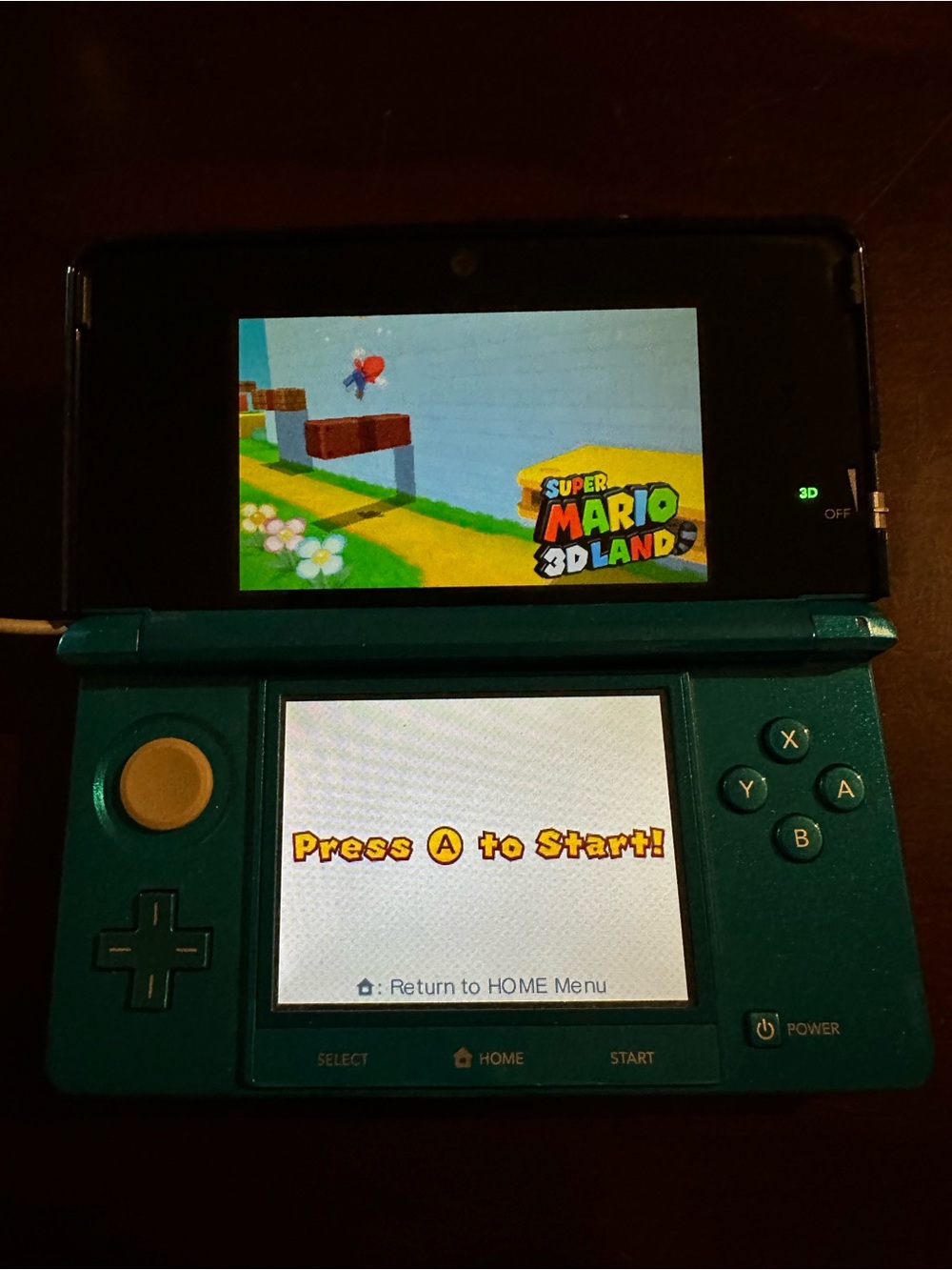 Nintendo 3DS Super Mario 3D Land Cartridge - White - Picture 3 of 3